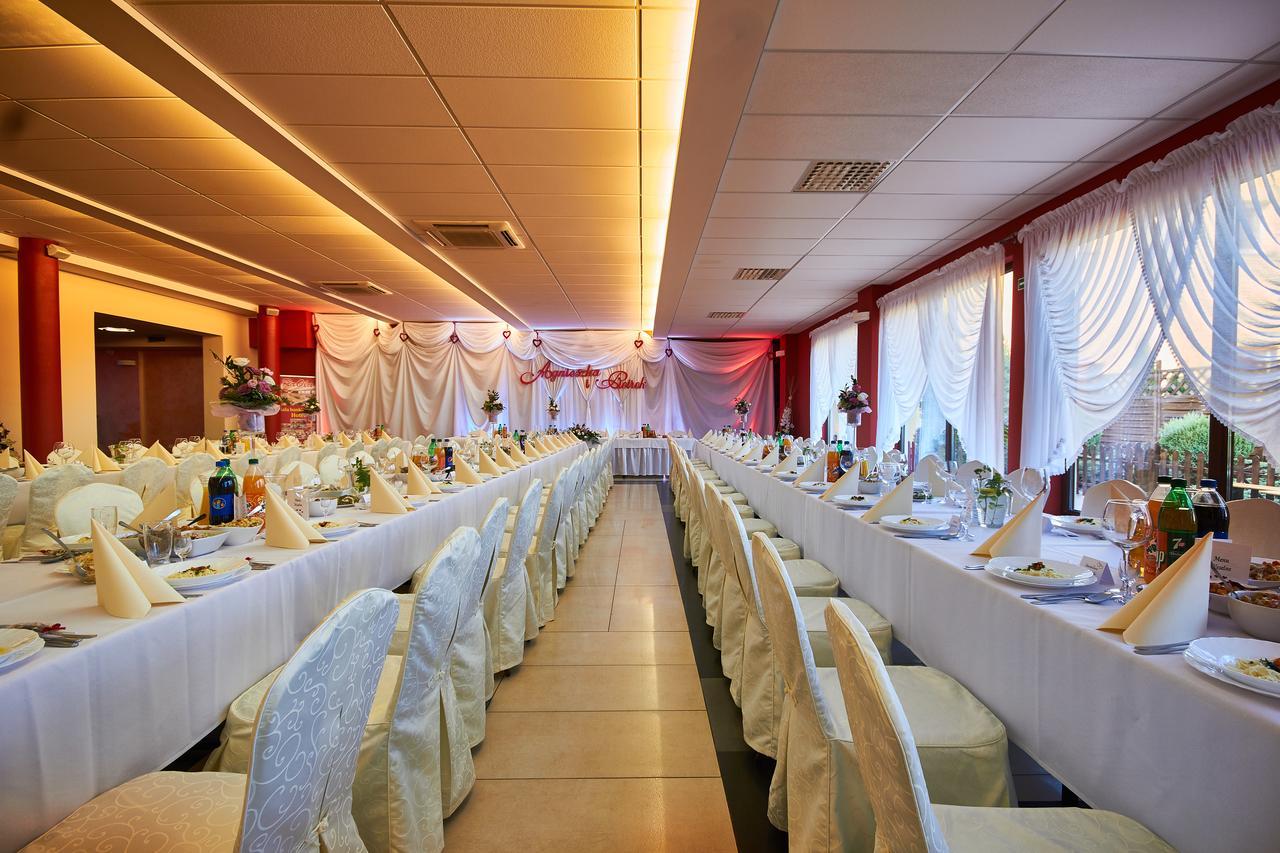 Hotel Paola Kutno Buitenkant foto