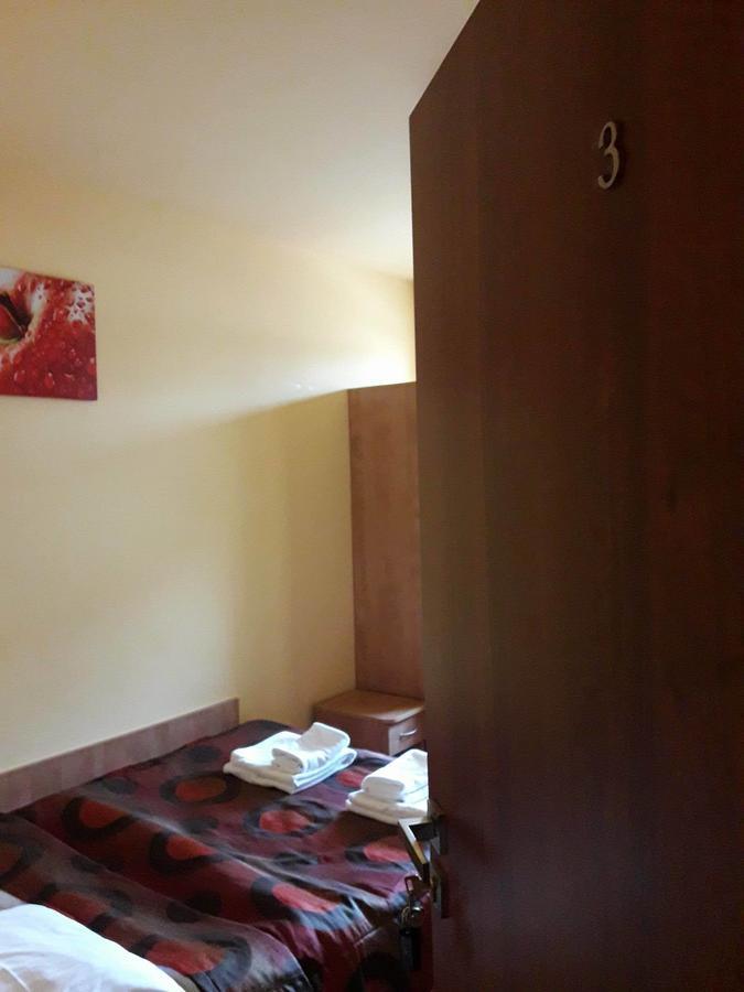 Hotel Paola Kutno Buitenkant foto
